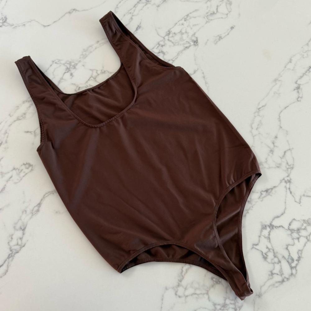 Skims Soft Smoothing Seamless Thong Bodysuit - Brown - Size Large - Picture 4 of 6